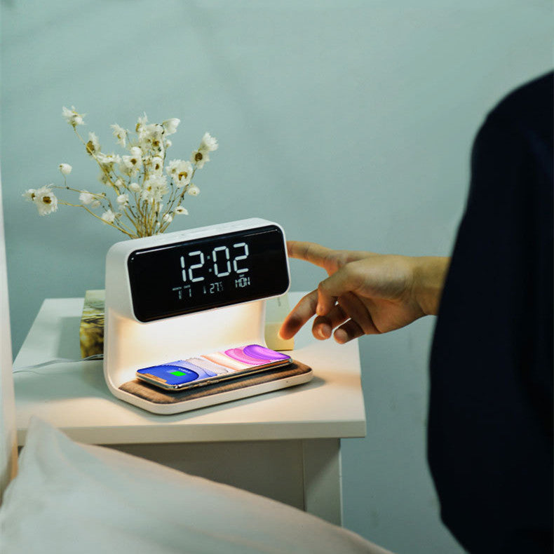 3-in-1 Bedlamp met Draadloze Oplader, LCD Wekker & Touch Dimbare LED Verlichting voor Ultiem Comfort-DeWoonVallei-DeWoonVallei