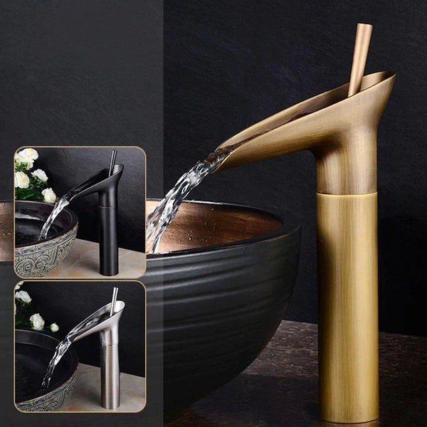 Antieke Messing Wastafelkraan met Watervaluitloop – Klassieke Luxe & Duurzaam Ontwerp-DeWoonVallei-DeWoonVallei