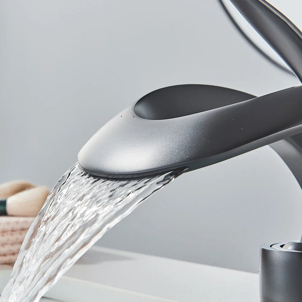 Dekgemonteerde Wastafelkraan – Luxe Design met Watervaluitloop voor een Tijdloze Uitstraling-DeWoonVallei-DeWoonVallei