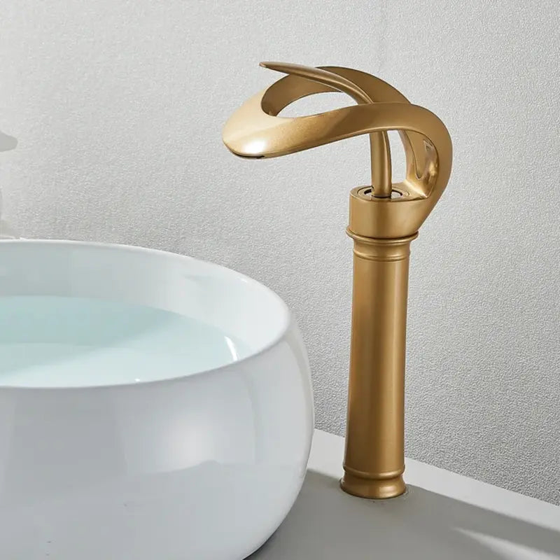 Dekgemonteerde Wastafelkraan – Luxe Design met Watervaluitloop voor een Tijdloze Uitstraling-DeWoonVallei-Goud-Lang-DeWoonVallei