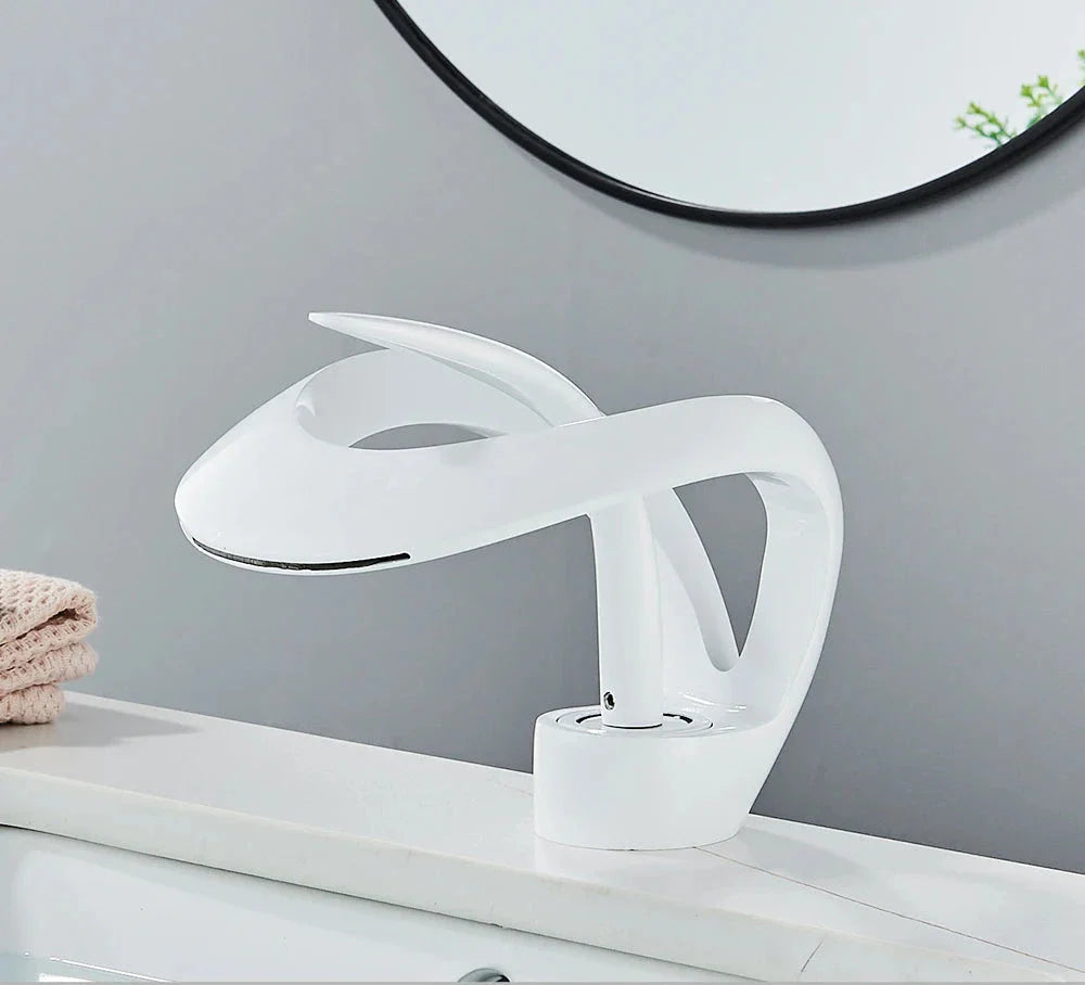 Dekgemonteerde Wastafelkraan – Luxe Design met Watervaluitloop voor een Tijdloze Uitstraling-DeWoonVallei-Wit-DeWoonVallei
