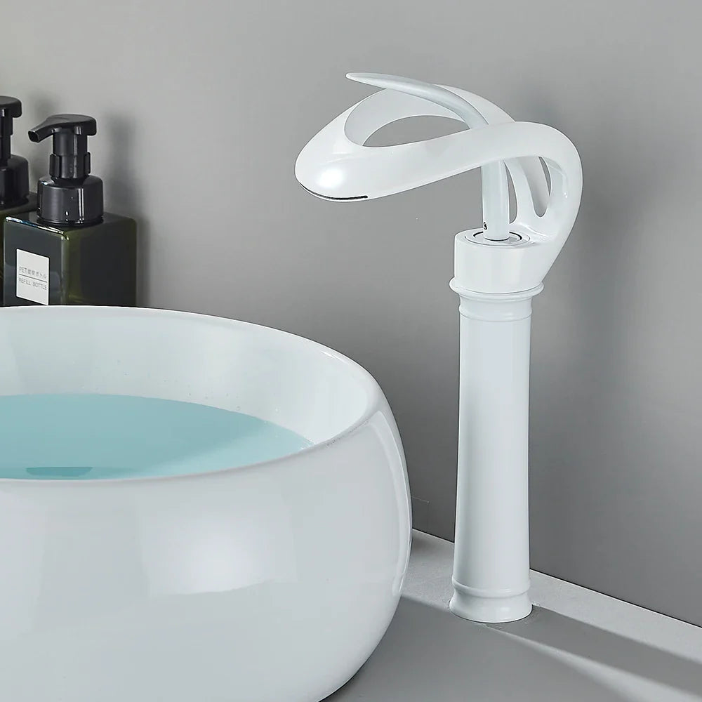 Dekgemonteerde Wastafelkraan – Luxe Design met Watervaluitloop voor een Tijdloze Uitstraling-DeWoonVallei-Wit-Lang-DeWoonVallei