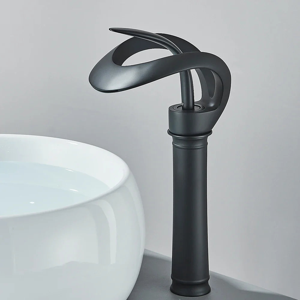 Dekgemonteerde Wastafelkraan – Luxe Design met Watervaluitloop voor een Tijdloze Uitstraling-DeWoonVallei-Zwart-Lang-DeWoonVallei