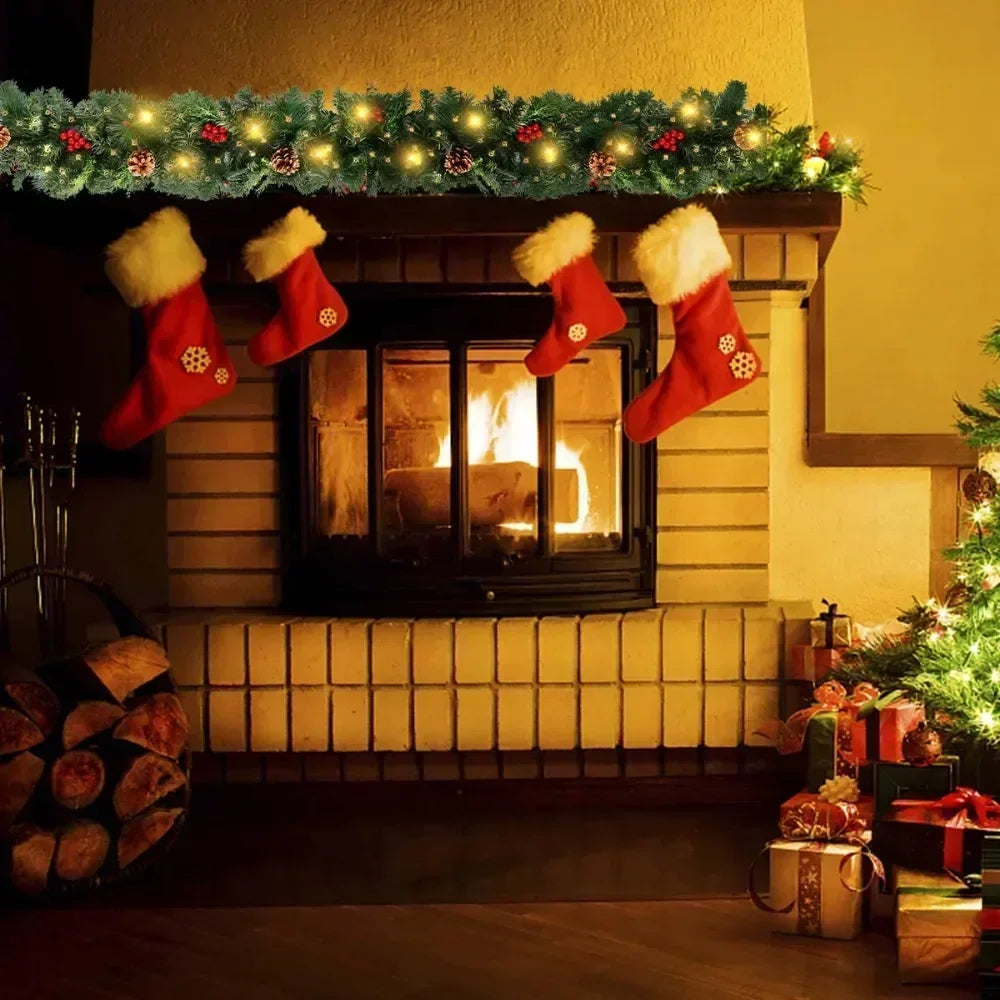 Kerst Guirlande met LED-Verlichting, Dennennaalden en Rode Bessen – Breng Warmte en Feestelijke Sfeer in Huis-DeWoonVallei-DeWoonVallei