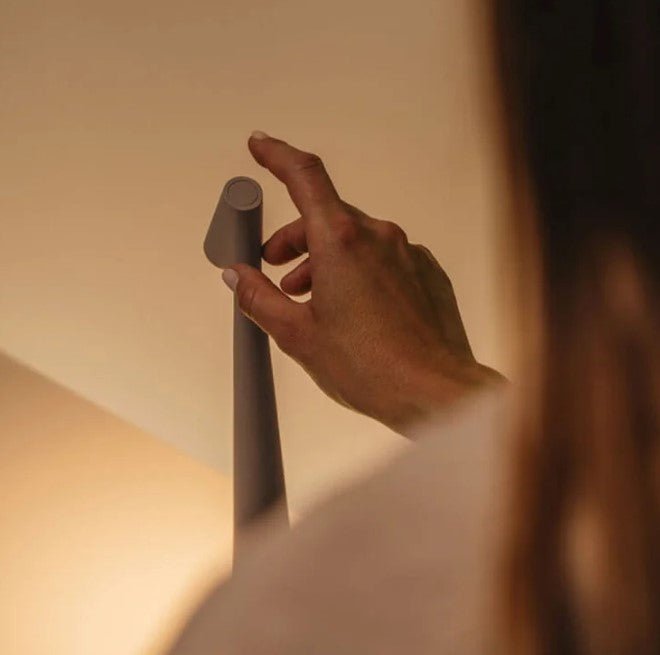 Minimalistische Oplaadbare LED Tafellamp – Warm Licht, Touchbediening en Elegant Design-Home & Garden-DeWoonVallei-DeWoonVallei