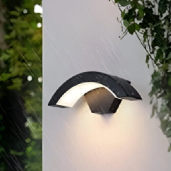 Moderne Buitenmuurlamp met Bewegingssensor voor Veiligheid en Stijl