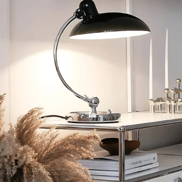 Vintage IJzeren Tafellamp met Verstelbaar Ontwerp voor Warme Sfeer-Table Lamp-DeWoonVallei-DeWoonVallei
