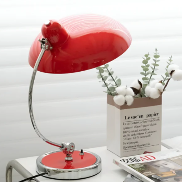 Vintage IJzeren Tafellamp met Verstelbaar Ontwerp voor Warme Sfeer-Table Lamp-DeWoonVallei-rood-DeWoonVallei