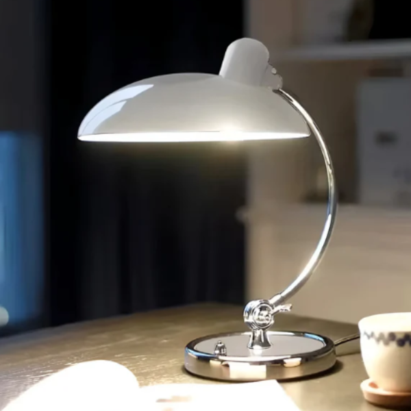 Vintage IJzeren Tafellamp met Verstelbaar Ontwerp voor Warme Sfeer-Table Lamp-DeWoonVallei-wit-DeWoonVallei