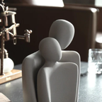 Abstracte Keramische Omhelzingssculptuur Een Tijdloos Symbool van Liefde & Verbondenheid-DeWoonVallei-DeWoonVallei