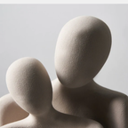 Abstracte Keramische Omhelzingssculptuur Een Tijdloos Symbool van Liefde & Verbondenheid-DeWoonVallei-DeWoonVallei