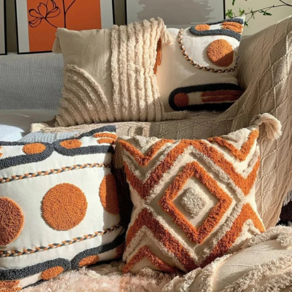 Boho Geborduurde Kussenhoes met Handgemaakt Detail voor Elegantie en Comfort-Cushion Cover-DeWoonVallei-DeWoonVallei