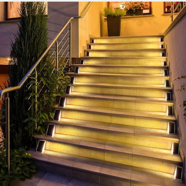 Buiten Solar Trapverlichting Stijlvolle Energiezuinige Verlichting voor Veilige Paden-DeWoonVallei-DeWoonVallei