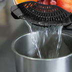 Clip-On Siliconen Vergiet voor Pannen Ruimtebesparend en Gebruiksvriendelijk Keukengerei-Kitchen Tools-DeWoonVallei-DeWoonVallei