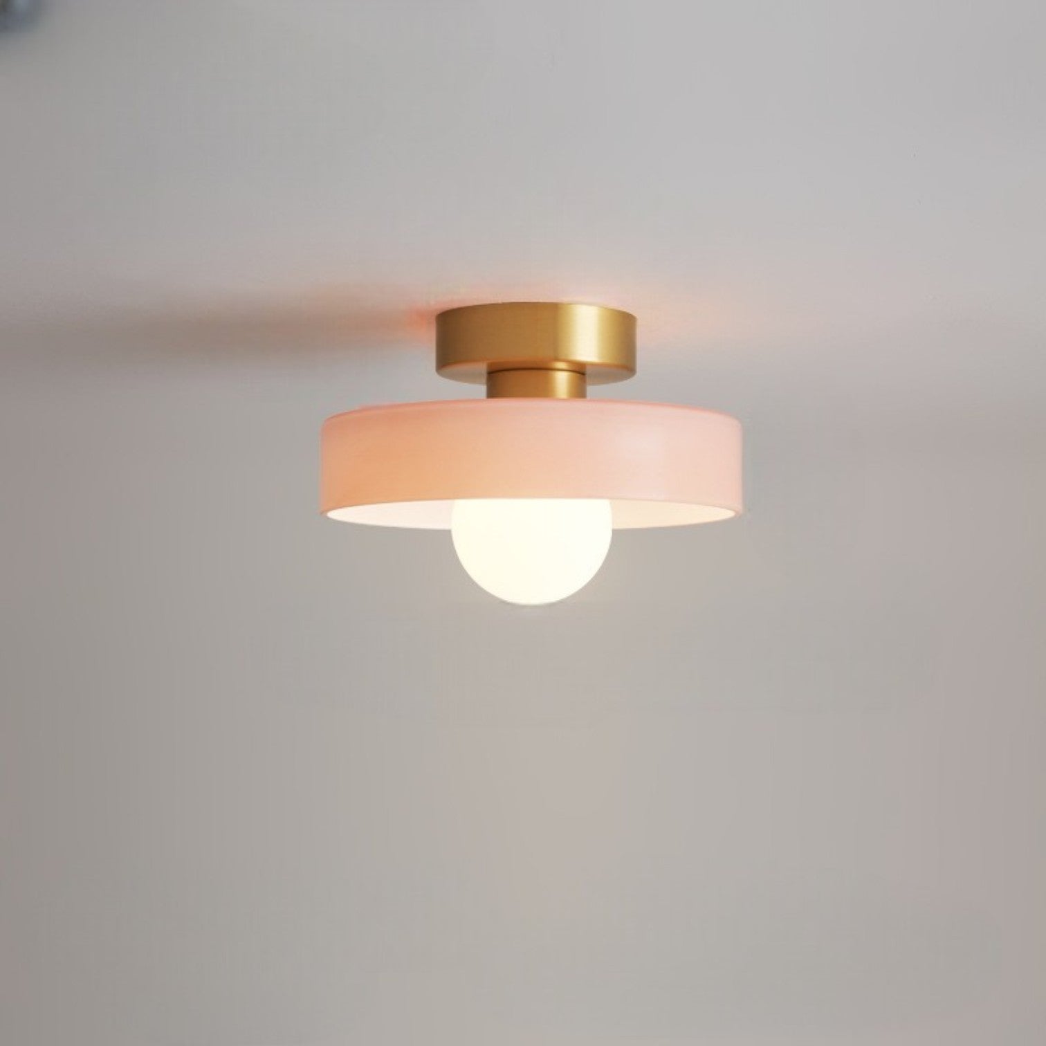 Franse Bauhaus Plafondlamp – Modernistische Elegantie met Warm Licht en Tijdloos Ontwerp-DeWoonVallei-Goud/Roze-DeWoonVallei
