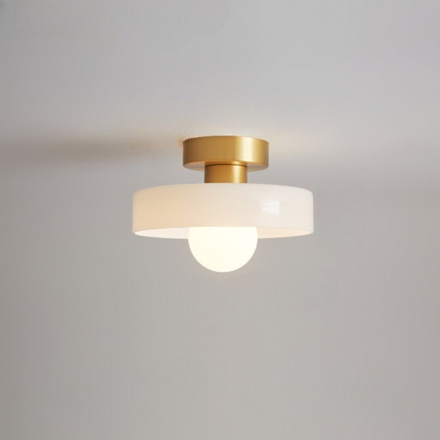 Franse Bauhaus Plafondlamp – Modernistische Elegantie met Warm Licht en Tijdloos Ontwerp-DeWoonVallei-Goud/Wit-DeWoonVallei