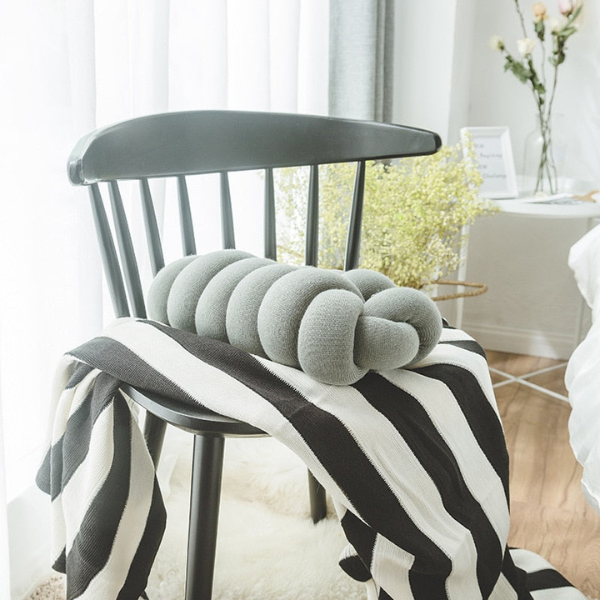 Handgebreid Knoopkussen voor Gezellig Comfort en Kleurrijk Accent-Throw Pillows-DeWoonVallei-DeWoonVallei