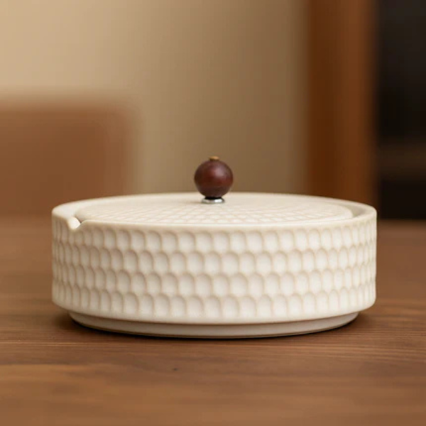 Handgemaakte Keramische Asbak met Houten Deksel Elegant en Geurvrij-Decoration-DeWoonVallei-DeWoonVallei
