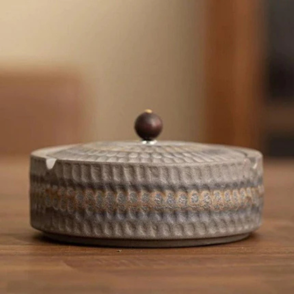 Handgemaakte Keramische Asbak met Houten Deksel Elegant en Geurvrij-Decoration-DeWoonVallei-DeWoonVallei