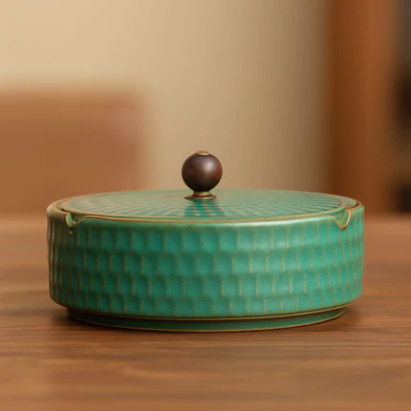 Handgemaakte Keramische Asbak met Houten Deksel Elegant en Geurvrij-Decoration-DeWoonVallei-DeWoonVallei