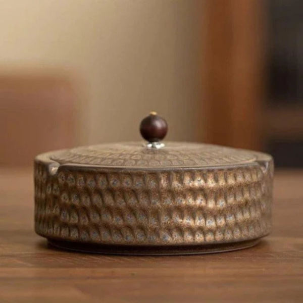 Handgemaakte Keramische Asbak met Houten Deksel Elegant en Geurvrij-Decoration-DeWoonVallei-DeWoonVallei