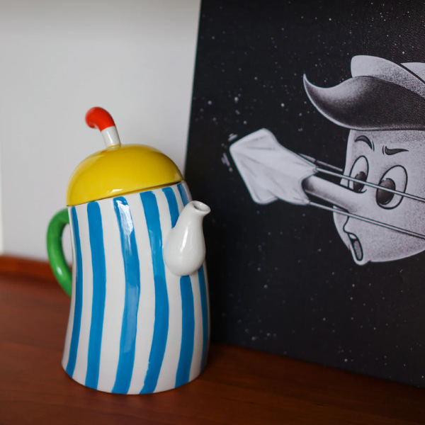 Handgemaakte Keramische Theepot met Taillehandgreep voor Elegante Theesessies-Teapot-DeWoonVallei-DeWoonVallei