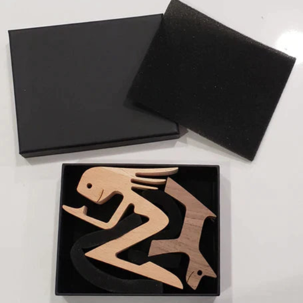 Houten Hondenbeeldje Handgesneden Rustieke Stijl Symbool van Loyaliteit-Decoratie-DeWoonVallei-DeWoonVallei