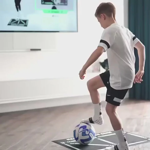 Indoor Voetbal Trainingsmat voor Kinderen en Tieners met Video Programma en Grip Sokken-Toys & Games-DeWoonVallei-Mat + Video Trainingsprogramma + Grip Sokken-DeWoonVallei