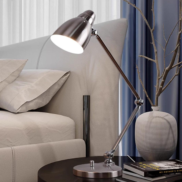 Industriële Flex Chrome Tafellamp Verstelbare Verlichting voor Werk en Wooncomfort-Table Lamp-DeWoonVallei-DeWoonVallei
