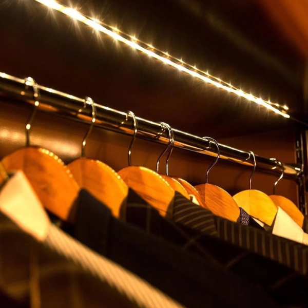 Kastlamp Met Bewegingssensor LED Strips Zacht Licht Voor Nachtelijk Gebruik-Lighting-DeWoonVallei-DeWoonVallei