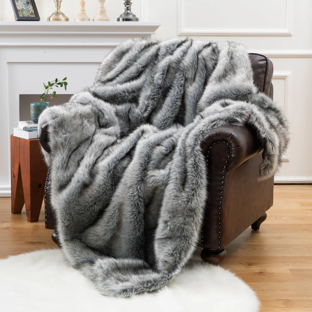 Luxe Faux Vossenbont Deken – Zachte Warmte, Elegant Design & Dierenvriendelijke Weelde-Blankets-DeWoonVallei-Zilver-DeWoonVallei