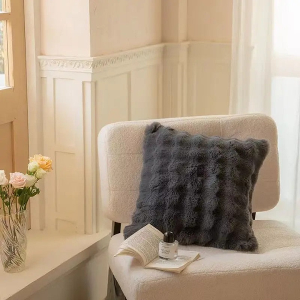 Luxe Zachte Faux Fur Wave Kussenhoes voor Comfort en Stijl-Cushions-DeWoonVallei-DeWoonVallei