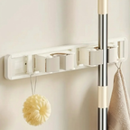 Metalen Wandbezemhouder Met 3 Haken En 2 Clips Ruimtebesparend-Hooks-DeWoonVallei-Crème-DeWoonVallei