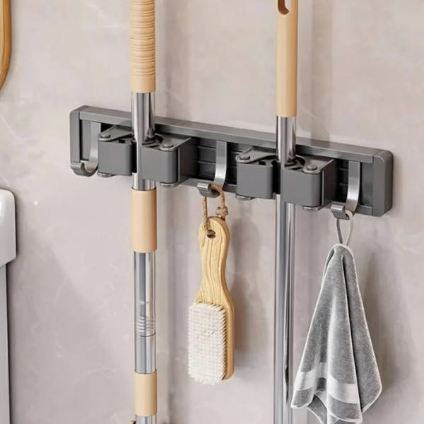 Metalen Wandbezemhouder Met 3 Haken En 2 Clips Ruimtebesparend-Hooks-DeWoonVallei-Zwart-DeWoonVallei