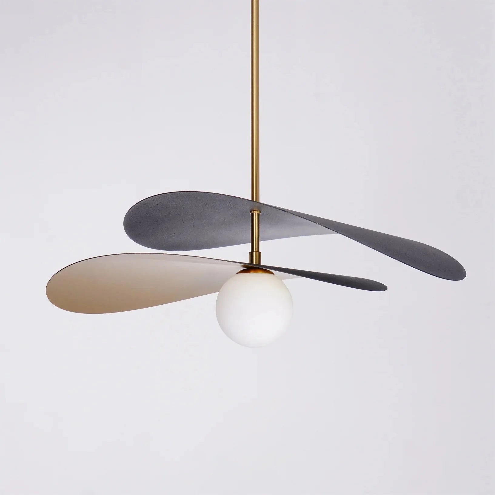 Moderne Hanglamp met Glazen Kap – Goud & Zwart Ontwerp voor Eetkamer en Woonruimte-Lamp-DeWoonVallei-DeWoonVallei