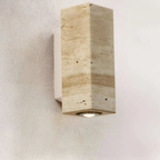 Natuurlijke Travertin Wandlamp Moderne Stenen Ontwerp voor Elegante Interieurs-Wall Light-DeWoonVallei-Beige vierkant met metalen basis-klein 6.5 x 16 cm-Warm lichtt (3000K)-DeWoonVallei