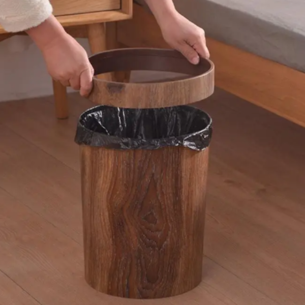 Noordische Houten Afvalbak Minimalistisch Design voor Huiselijke Netheid-Trash Bins & Waste Solutions-DeWoonVallei-DeWoonVallei