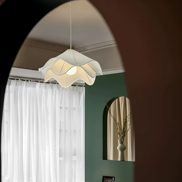 Retro Crème Kroonluchter van Stof met Bloemblad Elegant Landelijk Hanglamp voor Warme en Romantische Sfeer in Huis-Pendant Light-DeWoonVallei-DeWoonVallei
