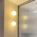 Ronde Glazen Wandlamp – Moderne LED Verlichting met Tijdloos Design voor Woonkamer of Hal-Wall Lamp-DeWoonVallei-DeWoonVallei