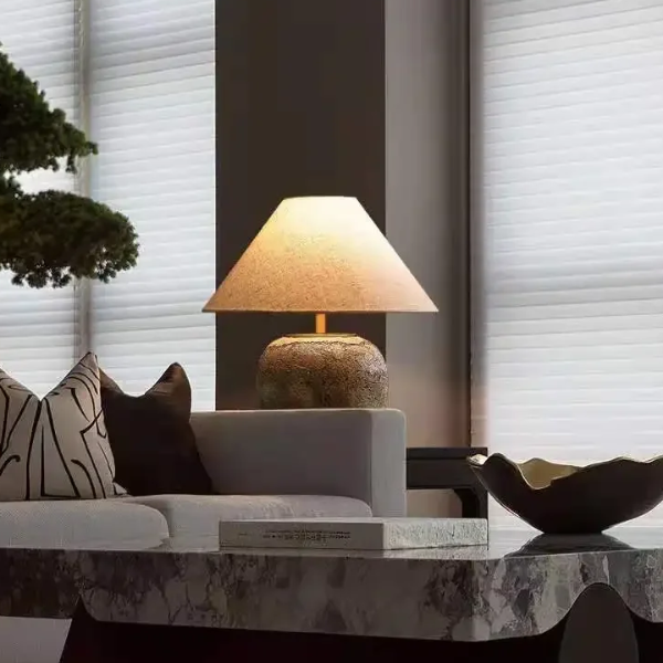 Rustieke Tafellamp Elderly Stijl Patina Voet met Crème Linnen Kap voor Warm Licht-Table Lamp-DeWoonVallei-DeWoonVallei