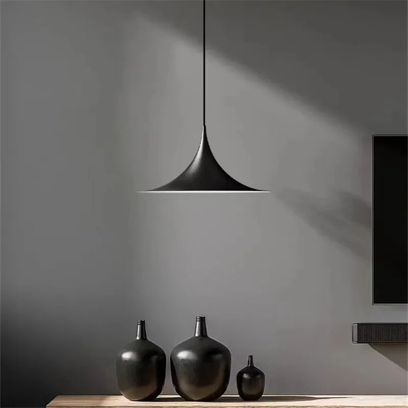 Scandinavische Hanglamp met Brede Kap – Minimalistisch Ontwerp met Warme en Gezellige Verlichting-Ceiling Lamp-DeWoonVallei-DeWoonVallei