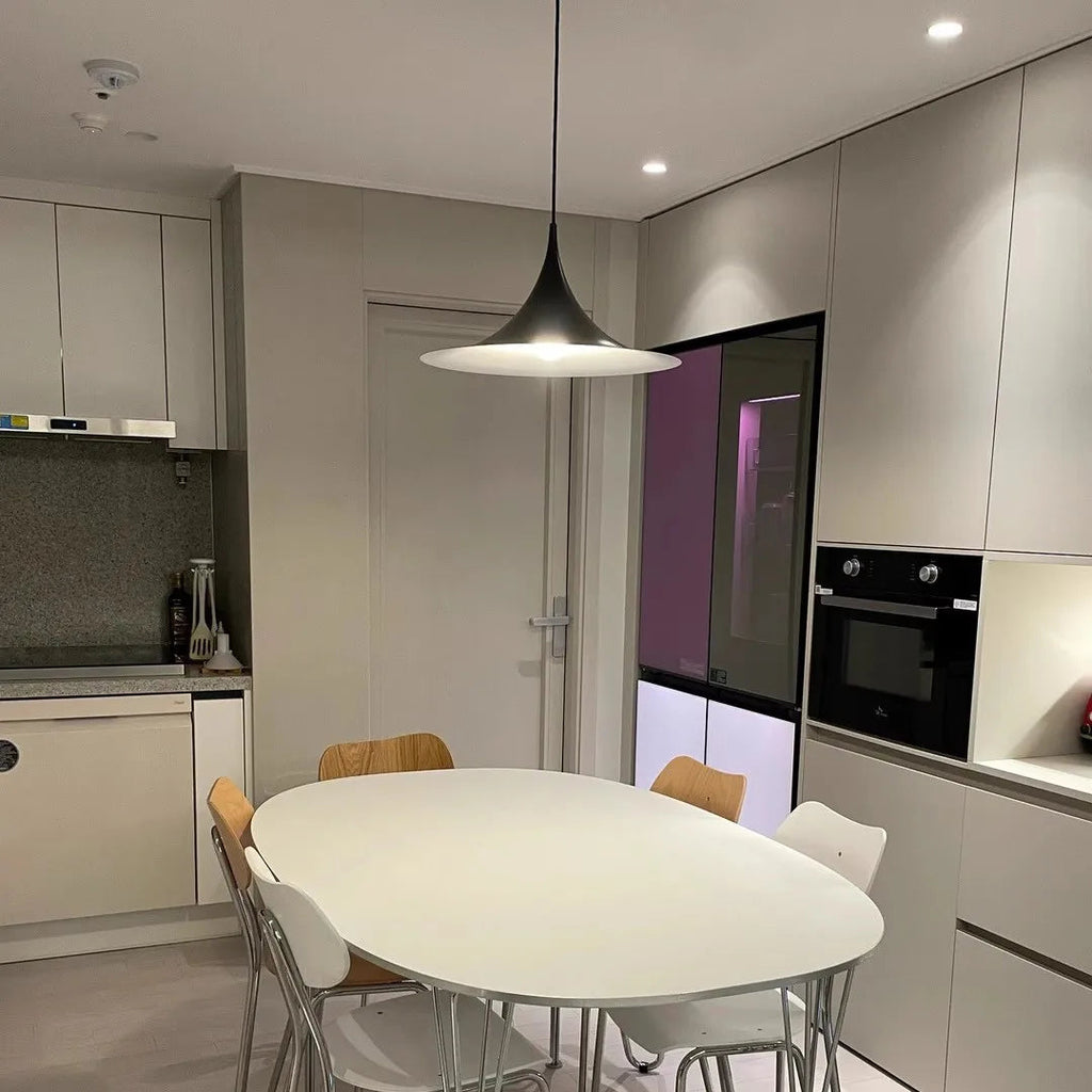 Scandinavische Hanglamp met Brede Kap – Minimalistisch Ontwerp met Warme en Gezellige Verlichting-Ceiling Lamp-DeWoonVallei-DeWoonVallei