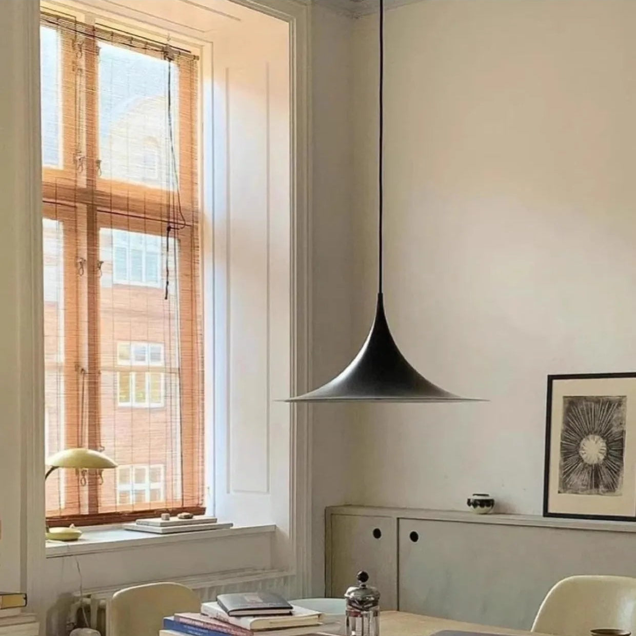 Scandinavische Hanglamp met Brede Kap – Minimalistisch Ontwerp met Warme en Gezellige Verlichting-Ceiling Lamp-DeWoonVallei-DeWoonVallei