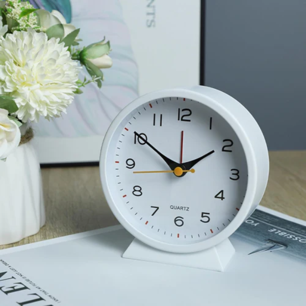 Stille Retro Wekker Batterijgevoed Niet-Tikkend met Nachtlampje voor Slaapkamer en Bureau-Alarm Clocks-DeWoonVallei-Wit-DeWoonVallei