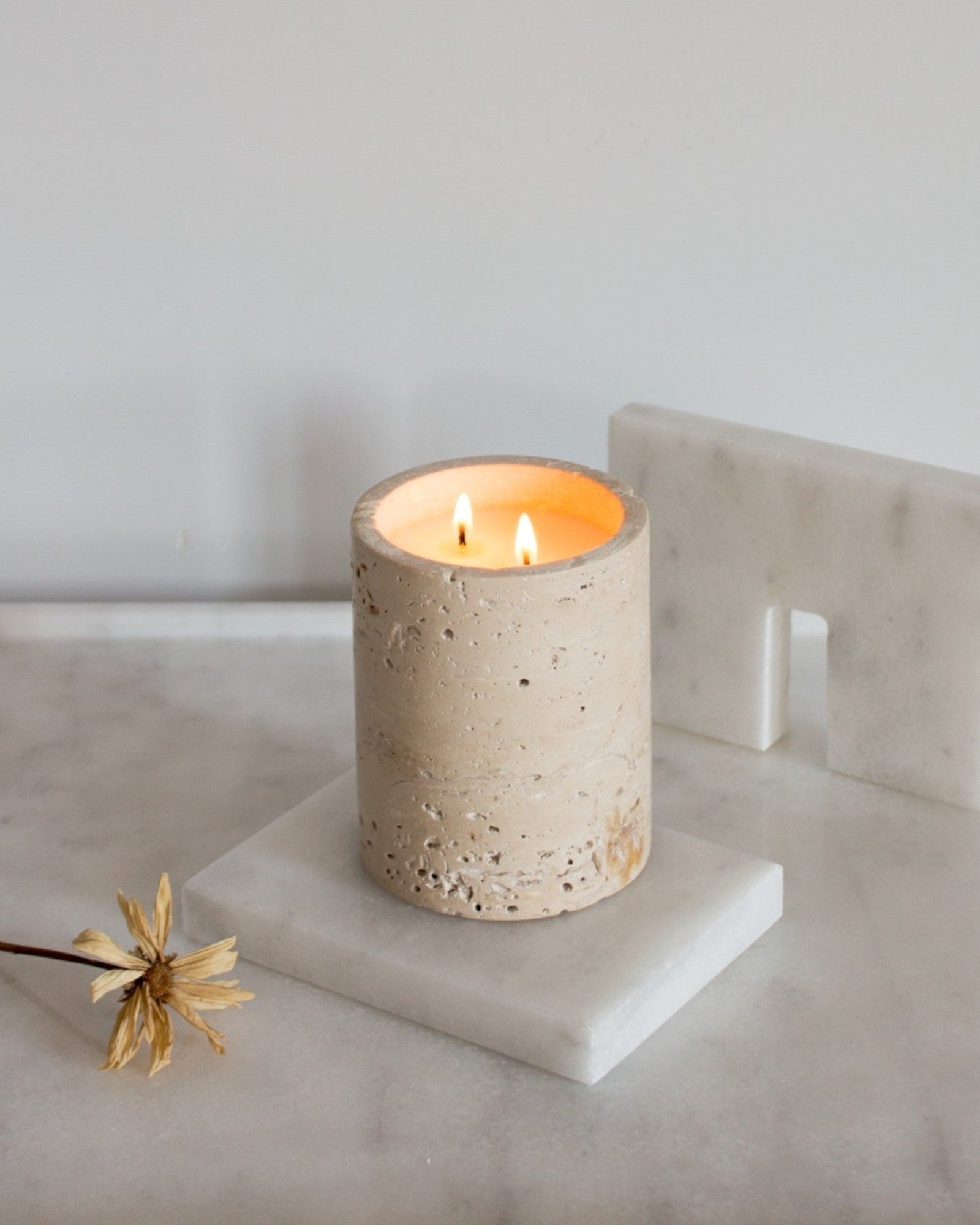 Travertin Marmeren Kaars – Beige Luxe Geurkaars 8x8x10 cm-Candles-DeWoonVallei