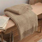 Vintage Gebreide Tassel Deken - Tijdloze Warmte & Klassieke Gezelligheid-Home & Garden-DeWoonVallei-Kameel-DeWoonVallei