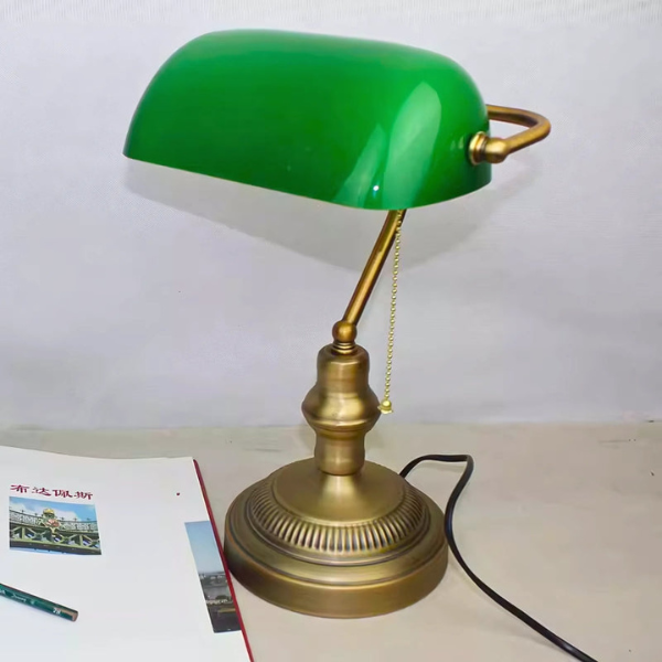 Vintage Groene Tafellamp Klassieke Stijl voor Elegante Verlichting Thuis-Desk & Task Lamps-DeWoonVallei-DeWoonVallei