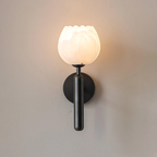 Wandlamp van Messing met Botanische Alabasterbloemen voor Warme Sfeerverlichting-Wall lamp-DeWoonVallei-Zwart-Dia 13 cm x H 31 cm-DeWoonVallei
