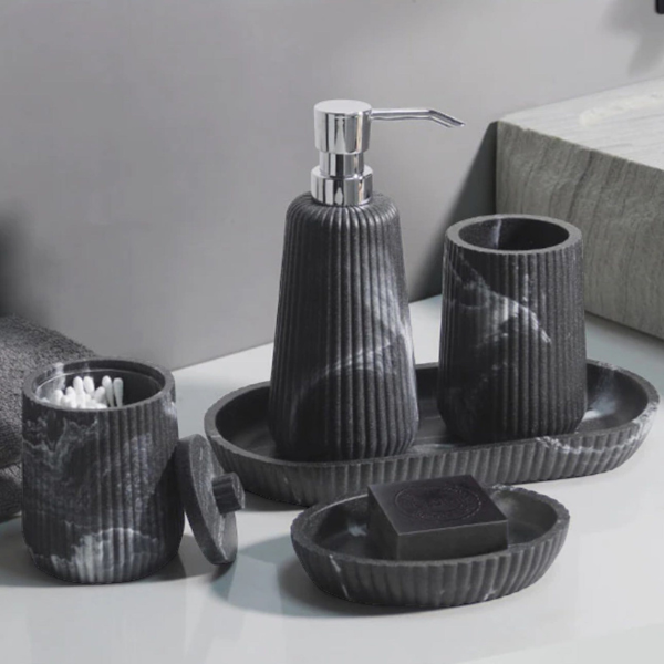 Zandsteen Badkamer Accessoires Set Moderne Gegraveerde Stijl voor Elegante Organisatie-Bathroom Accessories-DeWoonVallei-DeWoonVallei